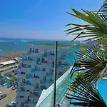 Onix Infinity Pool & 54