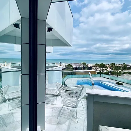 Onix Infinity Pool & 54 דירה Năvodari